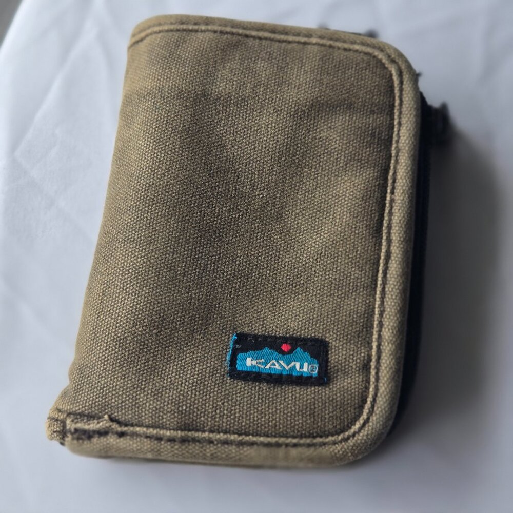 Kavu Zippy Wallet Bi-fold Canvas Complete